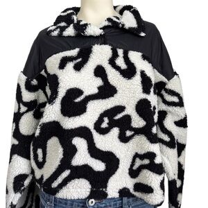 Grayson threads Sherpa pull over